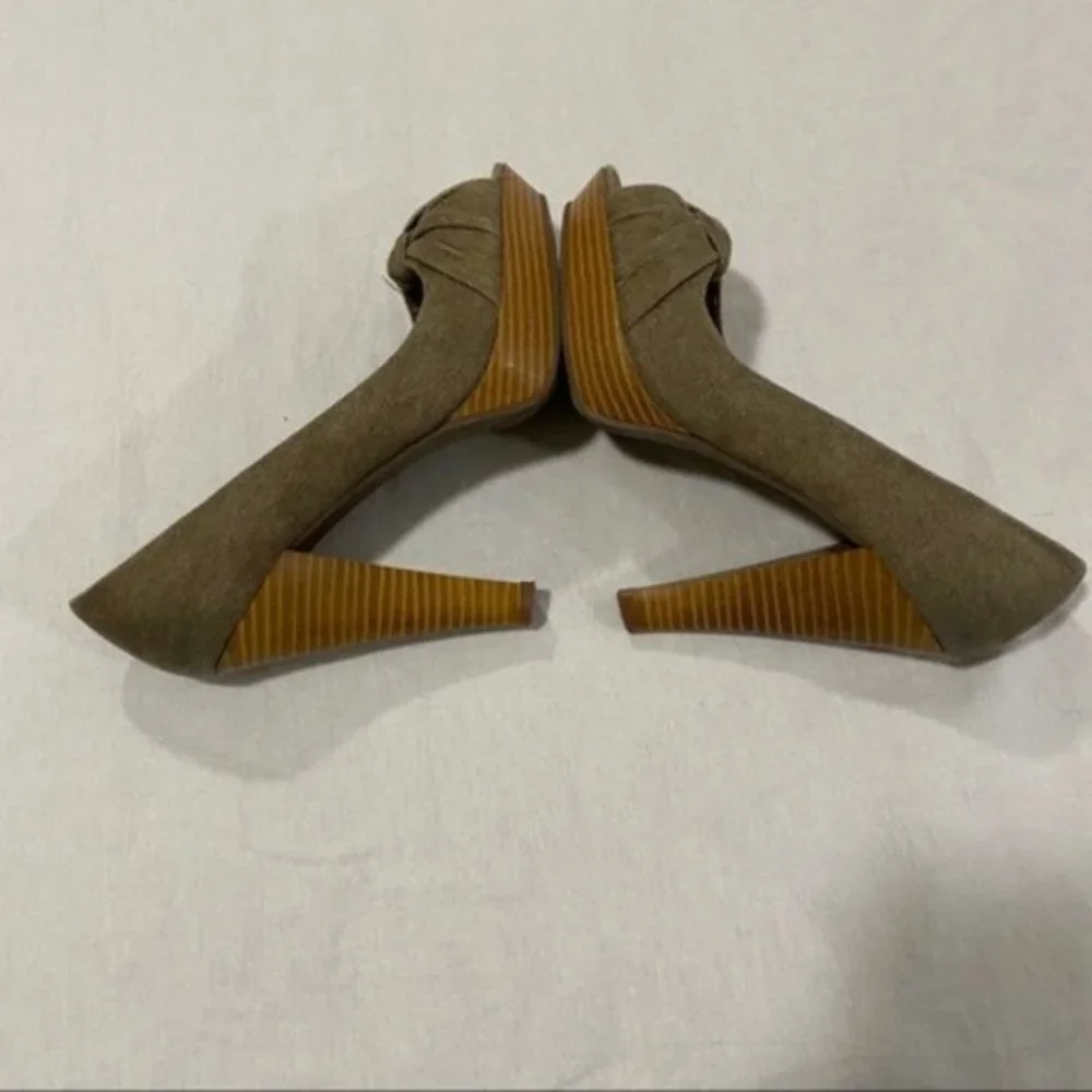 Kenneth Cole Reaction Brown Canvas Peep Toe Heels‎